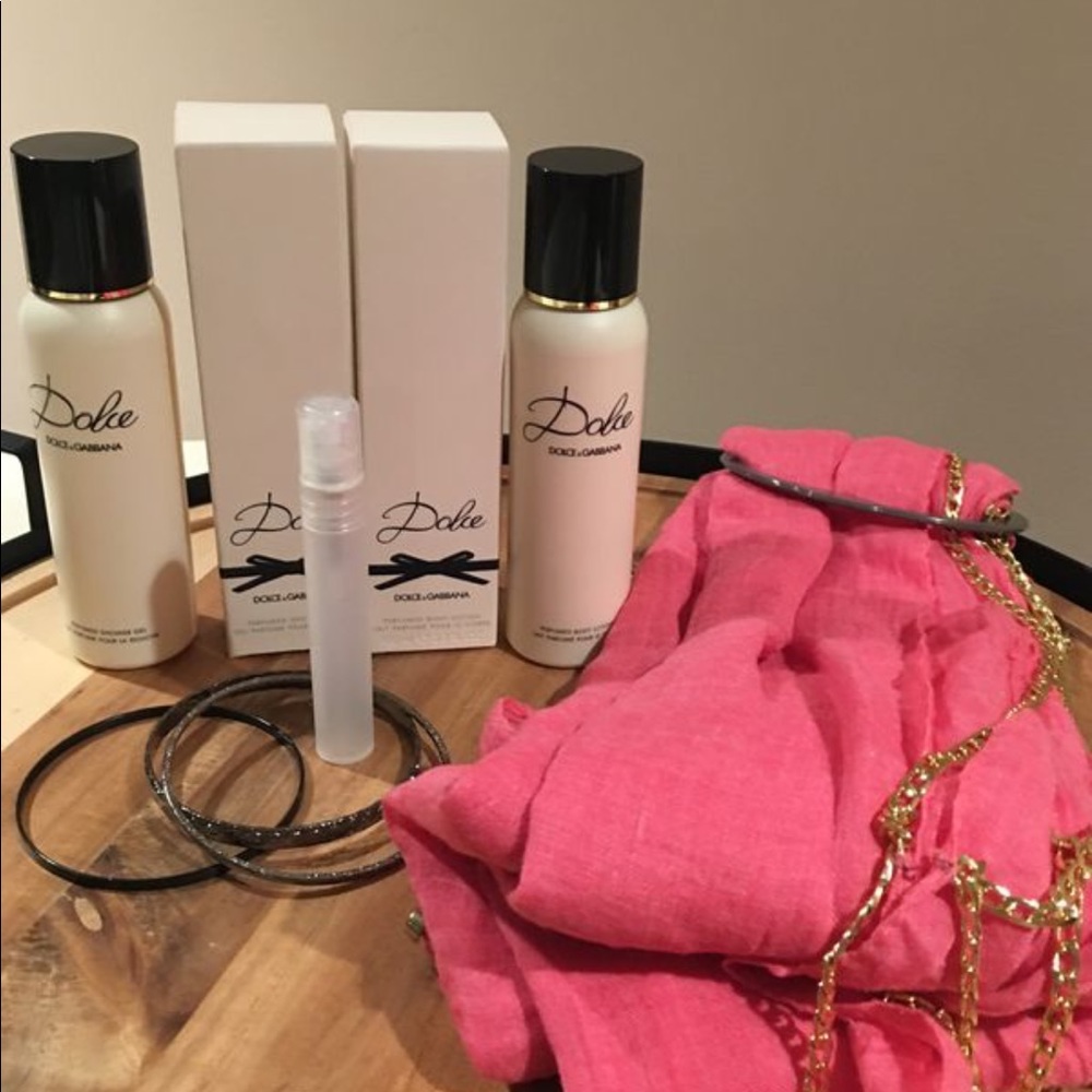Dolce GabbannanScarf/body lotion/body gel